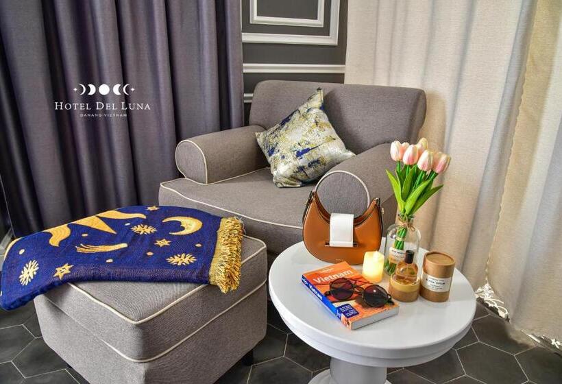سوئیت اجرایی با مشاهده, Del Luna Boutique