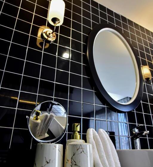 سوییت جونیور با چشم‌انداز دریا, Del Luna Boutique