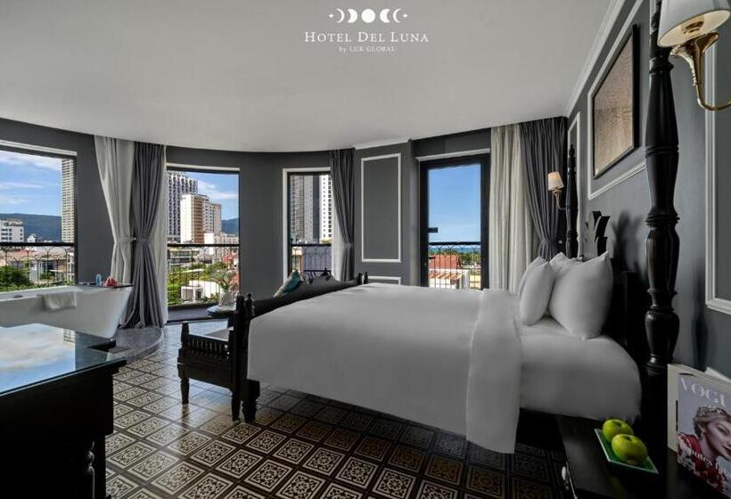 سوییت جونیور با چشم‌انداز دریا, Del Luna Boutique