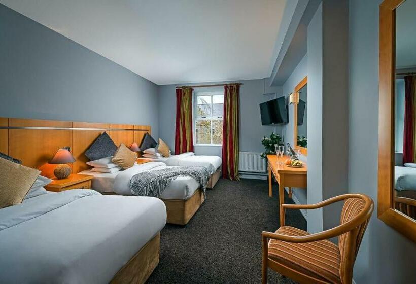 חדר סטנדרט לשלושה, Queens