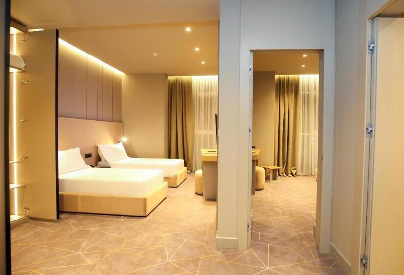 デラックスファミリールーム, The Central View Boutique