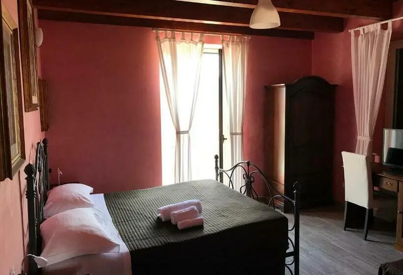 اتاق سه نفره دلوکس با چشم‌انداز دریا, Villa Scotillo Boutique