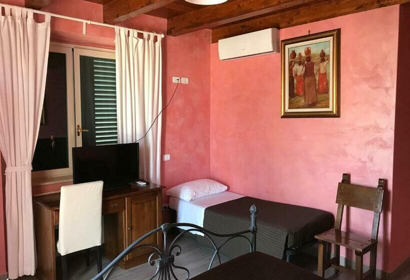 オーシャンビューのデラックストリプルルーム, Villa Scotillo Boutique