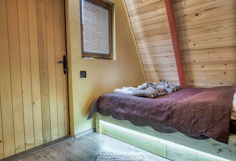 اتاق لوکس, Ribarski Konaci