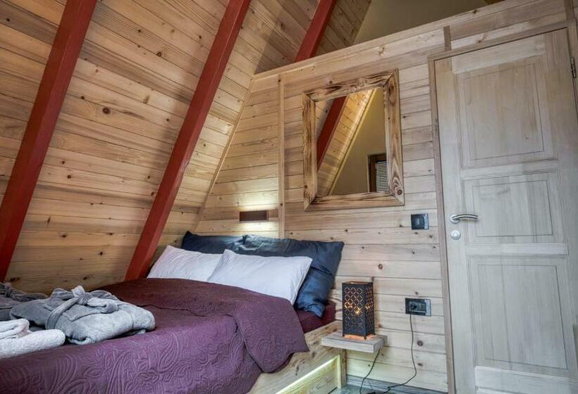 اتاق لوکس, Ribarski Konaci