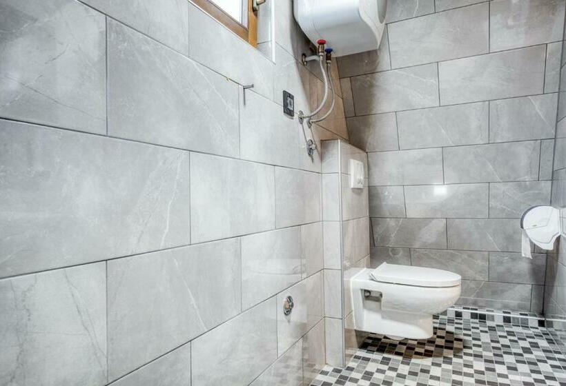 اتاق لوکس, Ribarski Konaci