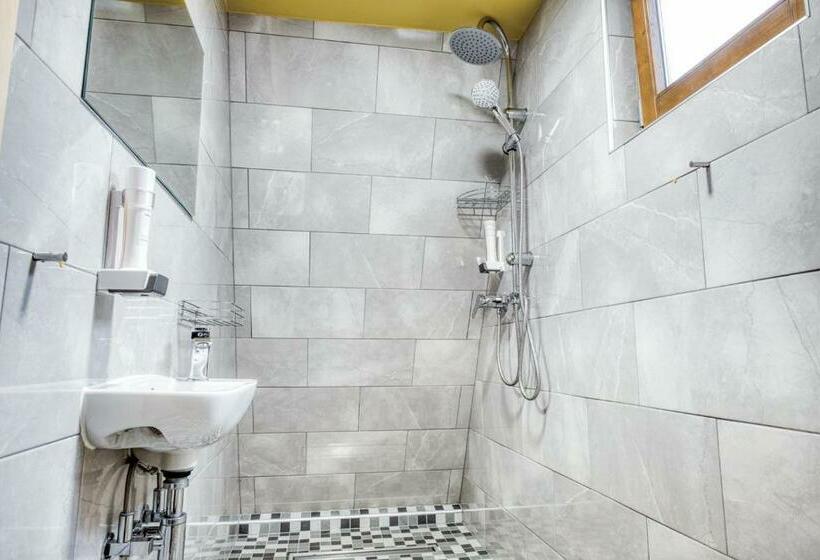 اتاق لوکس, Ribarski Konaci