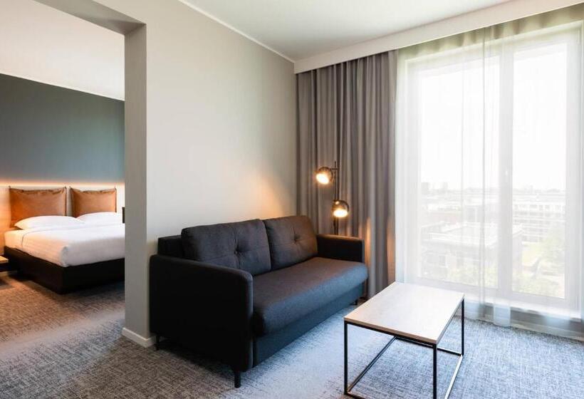 家庭间, Moxy Utrecht