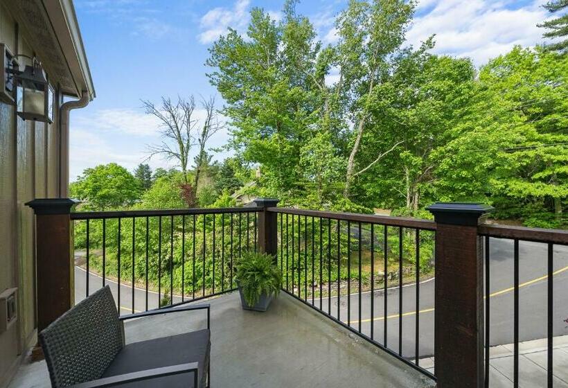 جناح مزوَّد بشرفة, The Blowing Rock Manor