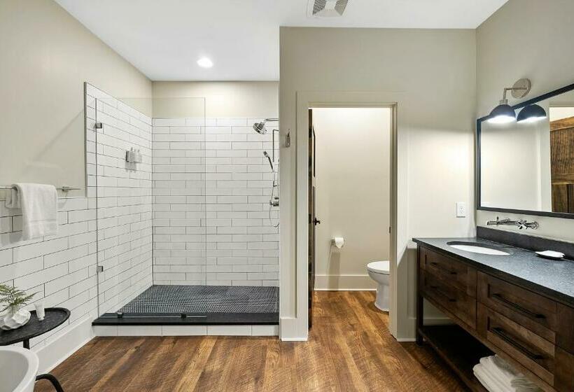 جناح مزوَّد بشرفة, The Blowing Rock Manor