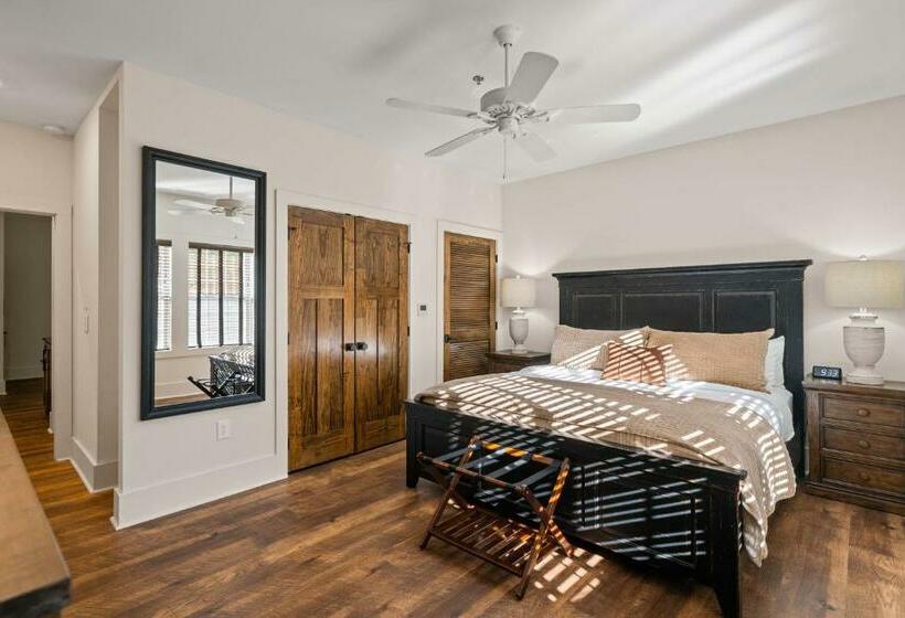 جناح سرير كينج, The Blowing Rock Manor