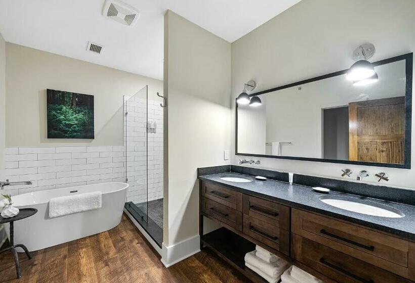 جناح سرير كينج, The Blowing Rock Manor