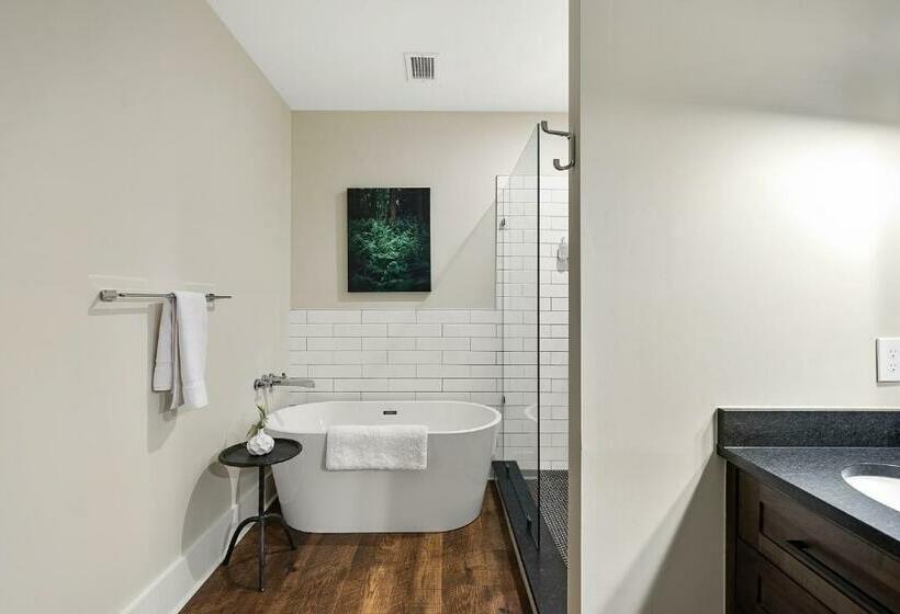 جناح سرير كينج, The Blowing Rock Manor