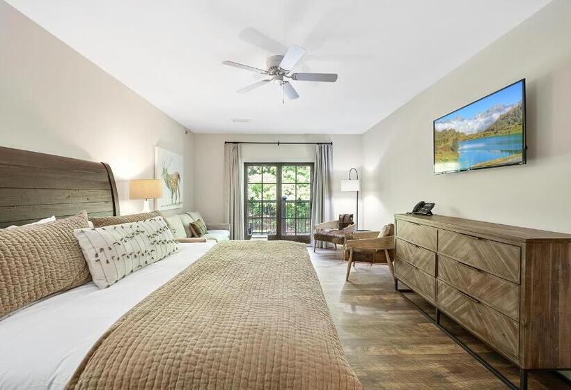 جناح مزوَّد بشرفة, The Blowing Rock Manor