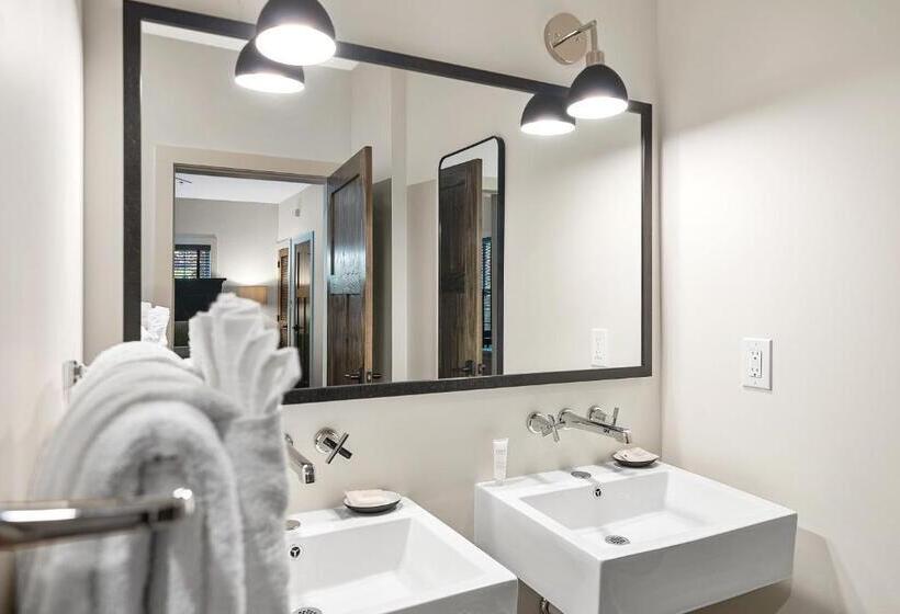 غرفة قياسية فردية لذوى الإحتياجات الخاصة, The Blowing Rock Manor