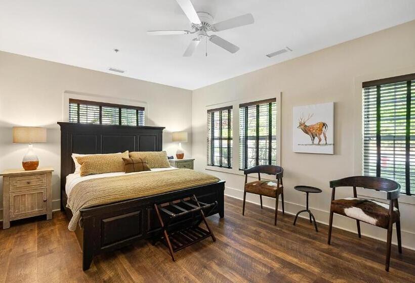 غرفة قياسية فردية لذوى الإحتياجات الخاصة, The Blowing Rock Manor