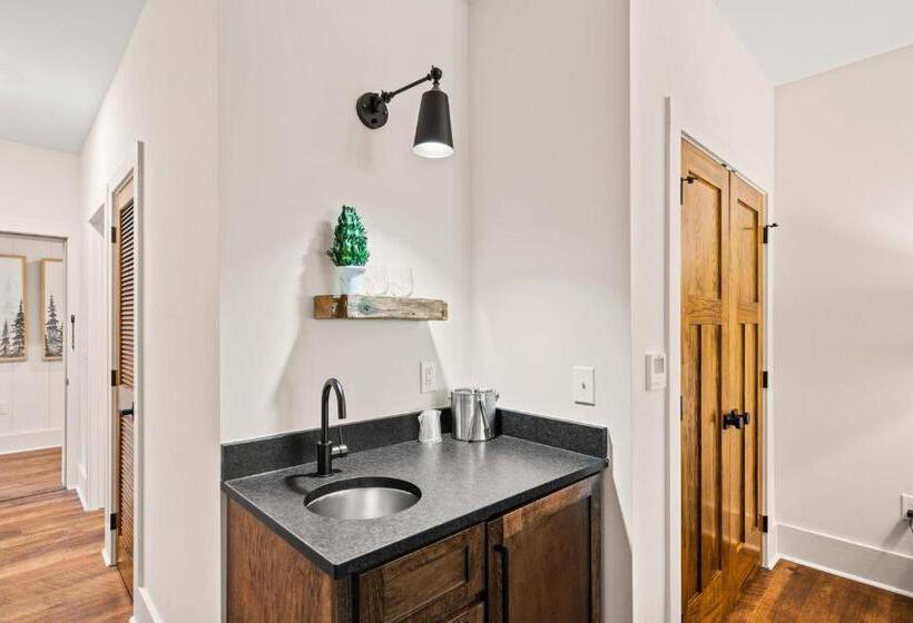 جناح ديلوكس سرير كينج, The Blowing Rock Manor