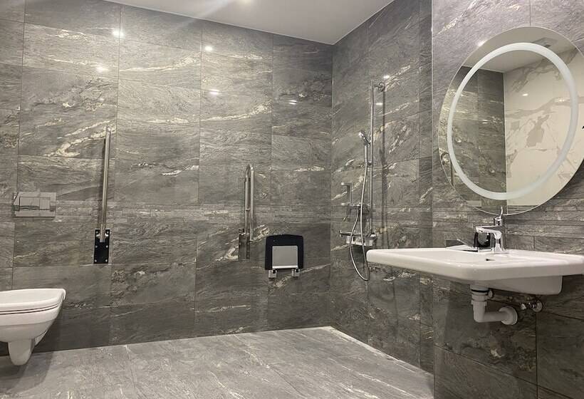 חדר סטנדרט מותאם לאדם עם מוגבלויות, Tisia Hotel & Spa