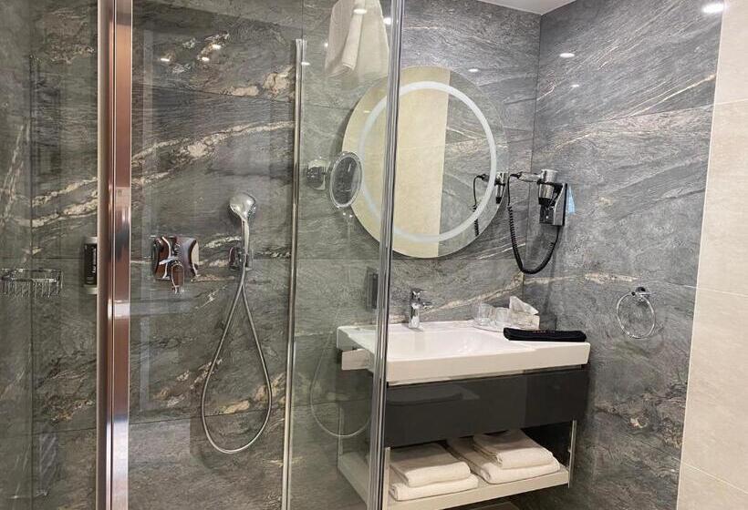 جناح عائلي, Tisia Hotel & Spa