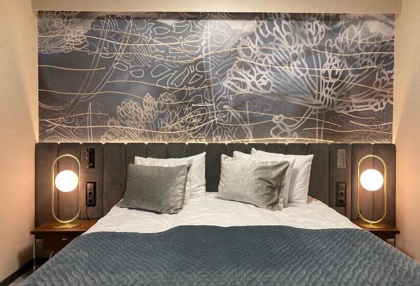 جناح جونيور, Tisia Hotel & Spa