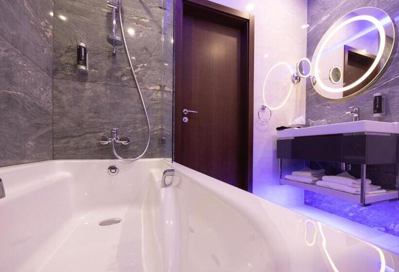 Полулюкс, Tisia Hotel & Spa