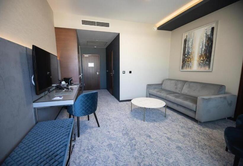 סוויטת ג'וניור, Tisia Hotel & Spa