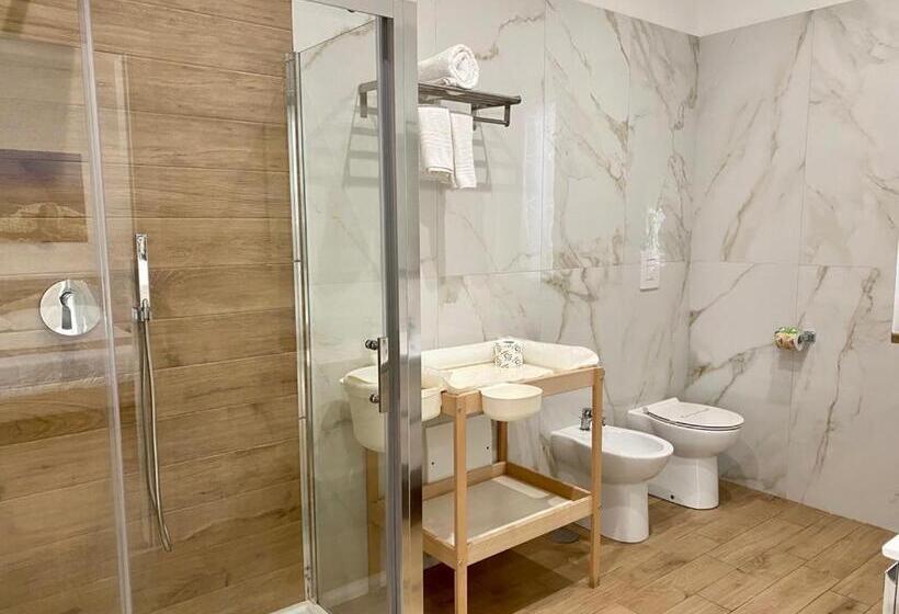 غرفة سوبيريور عائلية, Villa Manto Bed And Breakfast   Torre Annunziata Pompei