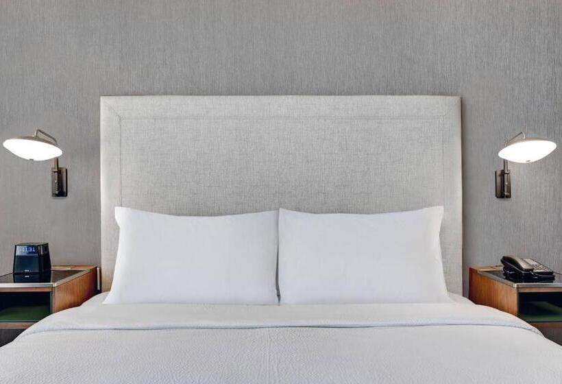 חדר סטנדרט עם מיטת קינג, Courtyard By Marriott Manhattan Aggieville