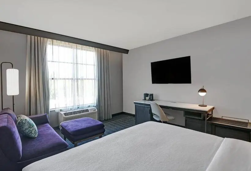 キングサイズベッドのスタンダードルーム, Courtyard By Marriott Manhattan Aggieville