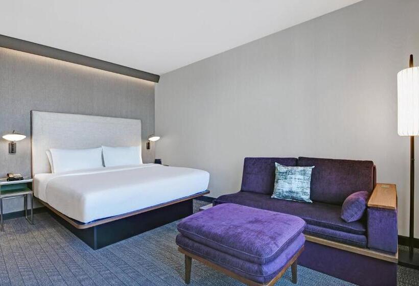 חדר סטנדרט עם מיטת קינג, Courtyard By Marriott Manhattan Aggieville