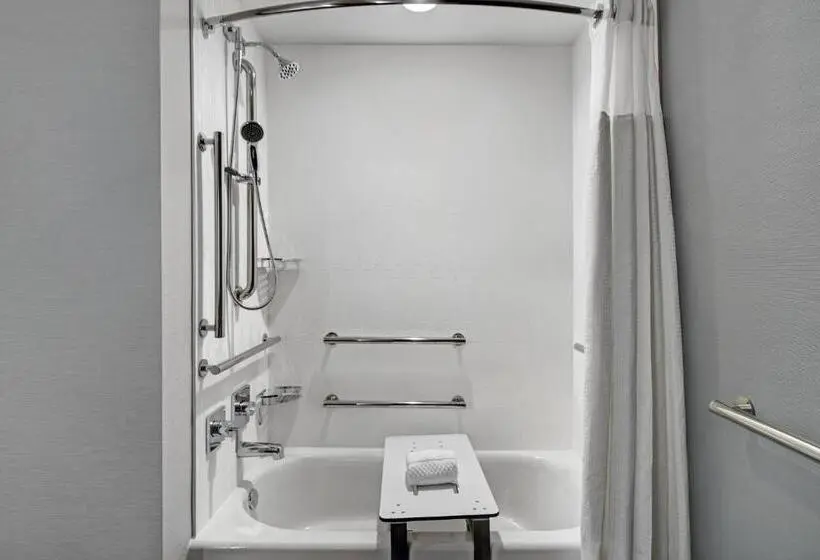 障害者適応デラックスルーム, Courtyard By Marriott Manhattan Aggieville