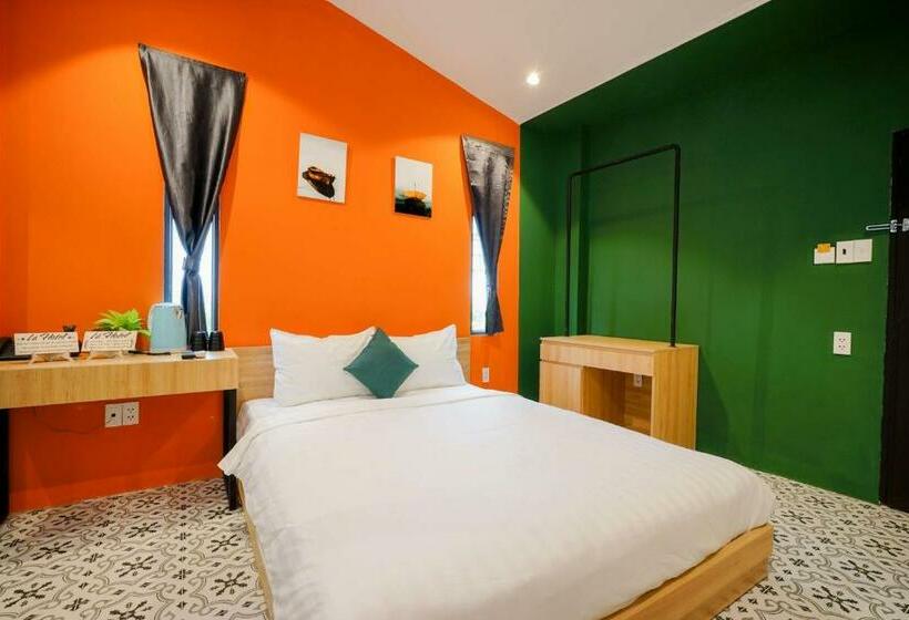 سوئیت دولوکس با چشمانداز, Lá Hotel Hàng Xanh