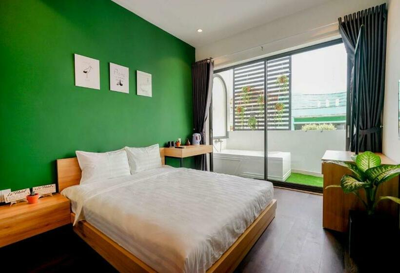 سوئیت اجرایی با مشاهده, Lá Hotel Hàng Xanh