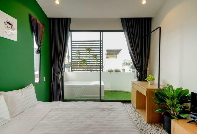 سوئیت اجرایی با مشاهده, Lá Hotel Hàng Xanh