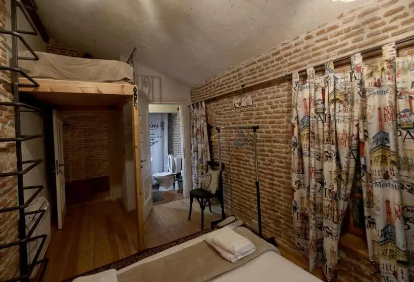 اتاق ساده سه‌ نفره, Le Petit Secret, Korce, Albania