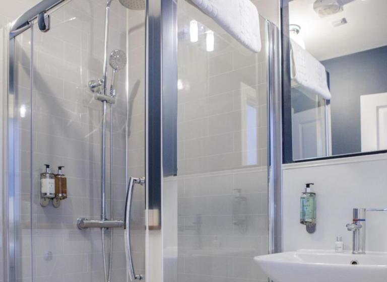 스탠다드 룸, The Mallard