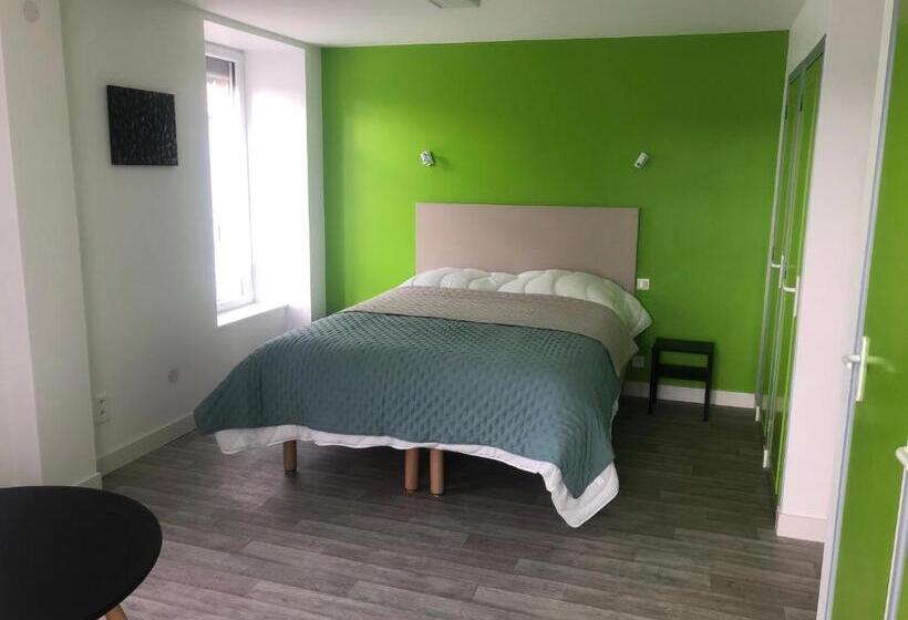 غرفة ديلوكس, Les Papoulis