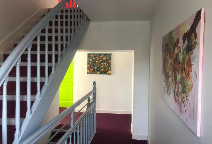 غرفة ديلوكس, Les Papoulis