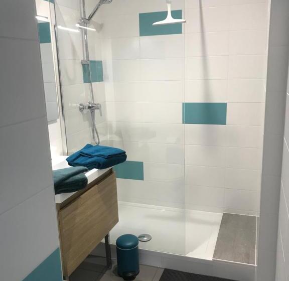 غرفة سوبيريور, Les Papoulis