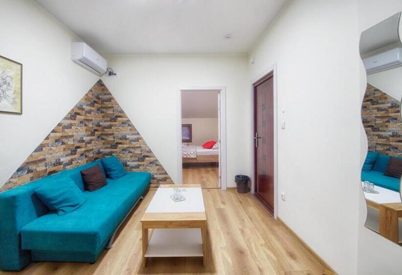 اتاق لوکس, Vila Chess