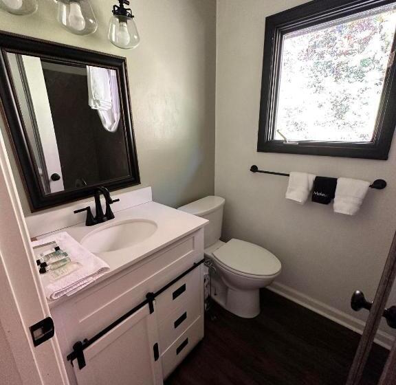 جناح, Sylvan Valley Lodge And Cellars