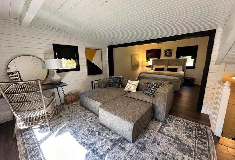 جناح, Sylvan Valley Lodge And Cellars