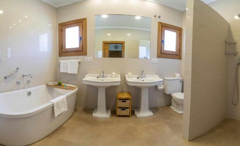 디럭스 패밀리 룸, Taray En órgiva