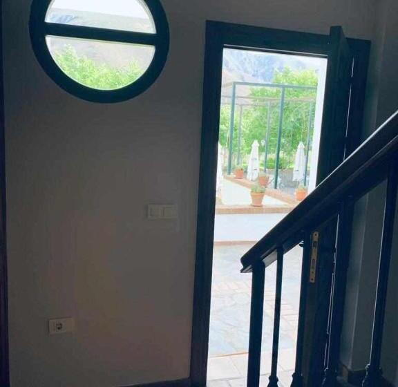 패밀리 룸 가든 전망, Taray En órgiva