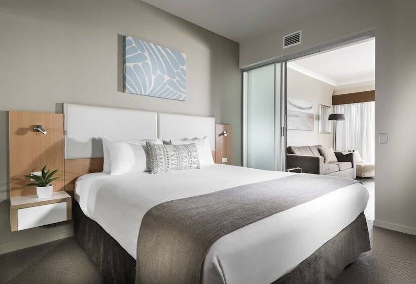 带城市景观带一个卧室的公寓, Grand Hotel And Apartments Townsville