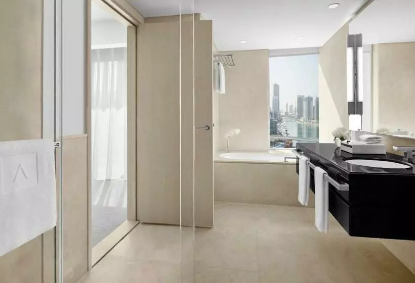 اتاق اجرایی با تخت بزرگ, Jw Marriott Hotel Marina