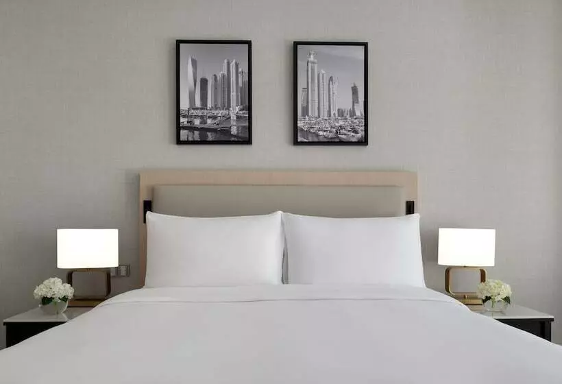 اتاق اجرایی با تخت بزرگ, Jw Marriott Hotel Marina