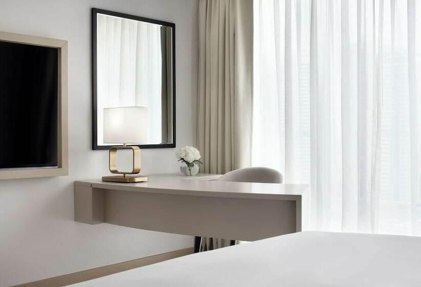 اتاق اجرایی با تخت بزرگ, Jw Marriott Hotel Marina