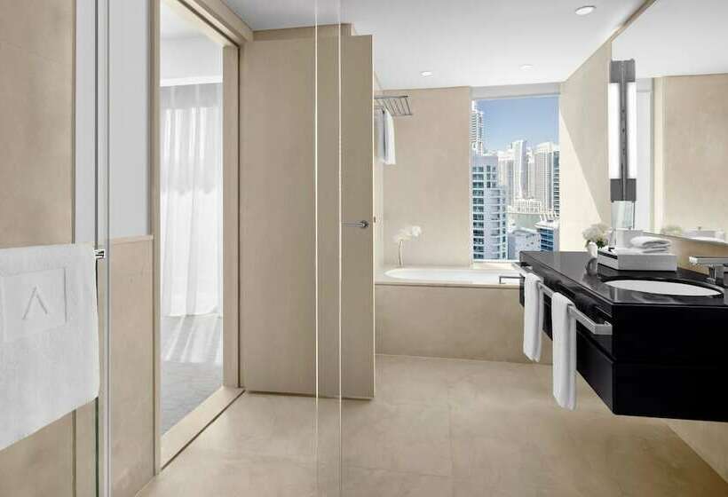 اتاق اجرایی با تخت بزرگ, Jw Marriott Hotel Marina