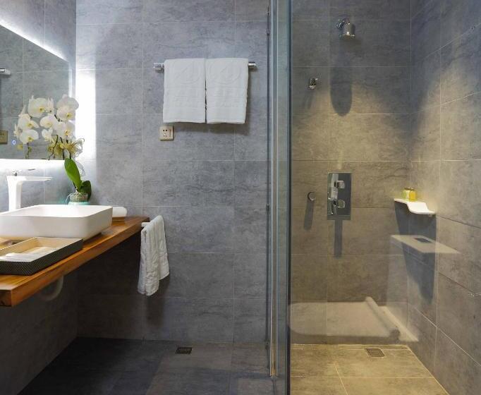 اتاق اجرایی, A&em Art